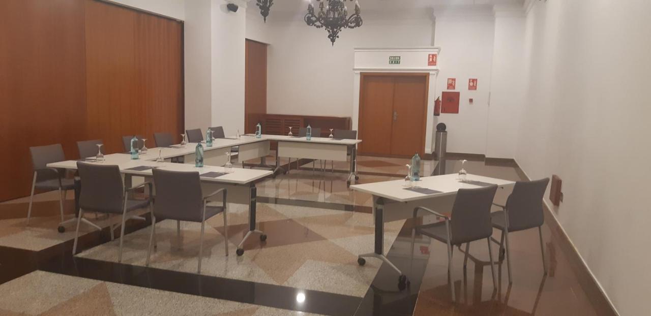 Ilunion Les Corts Spa Barcelona Bagian luar foto