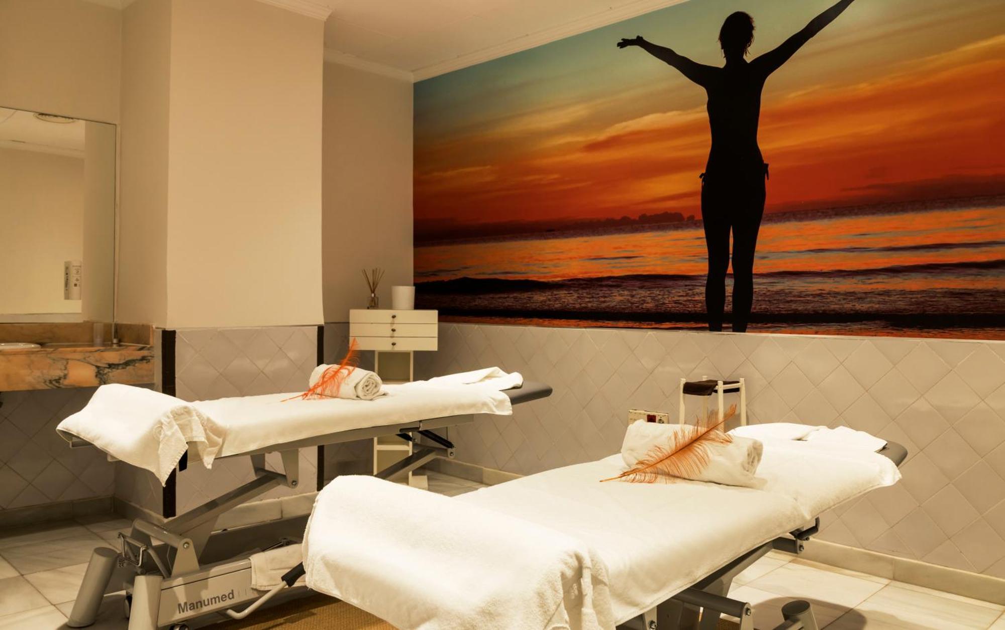 Ilunion Les Corts Spa Barcelona Bagian luar foto