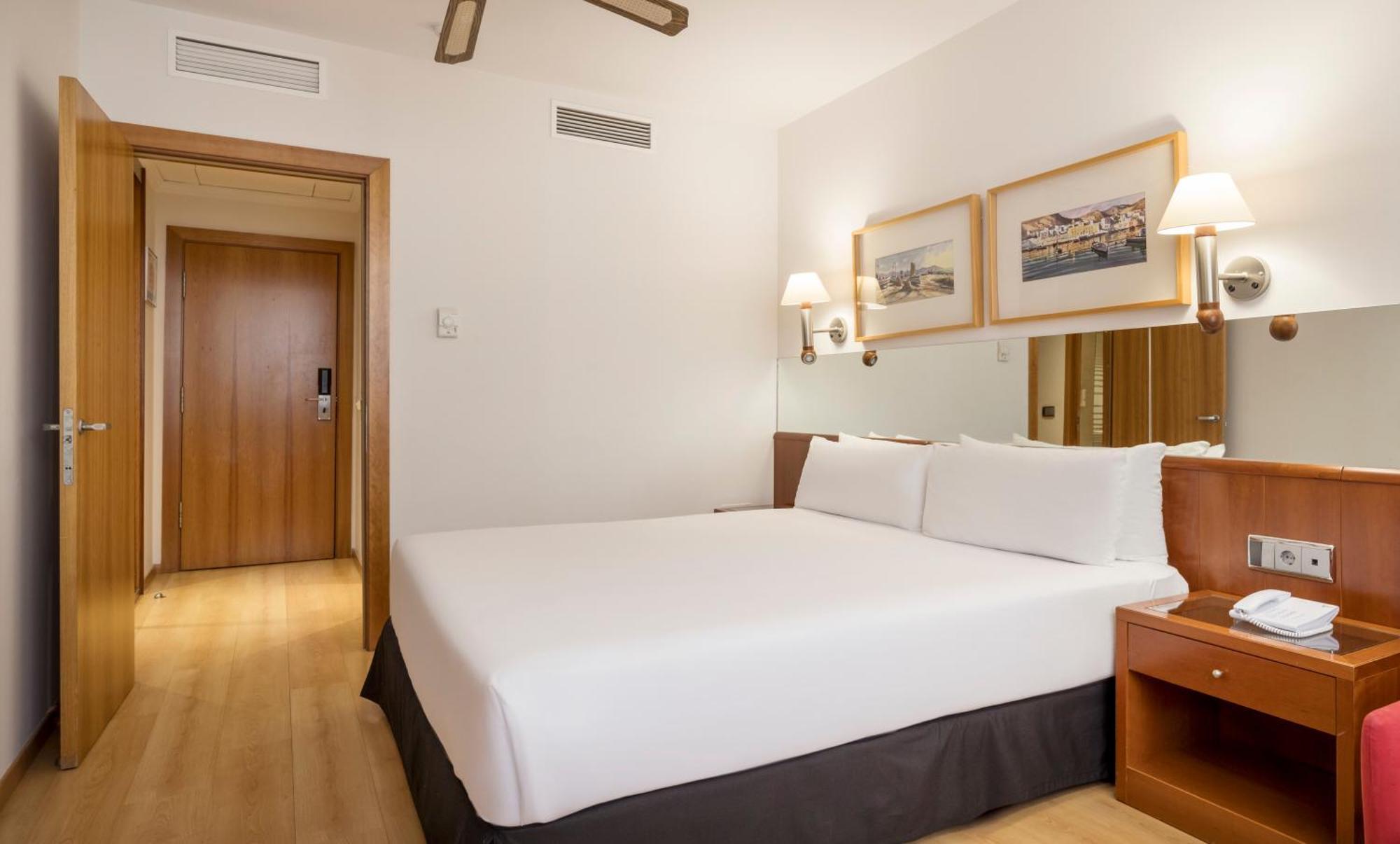 Ilunion Les Corts Spa Barcelona Ruang foto